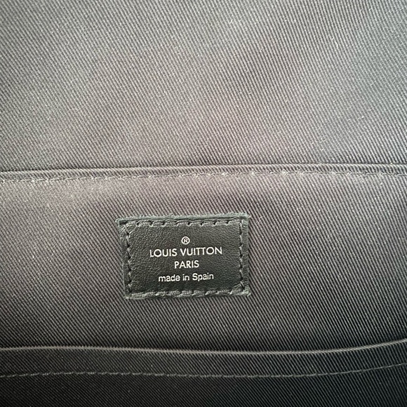 Louis Vuitton District PM Messenger Style Bag in Monogram Eclipse Canvas Black - Picture 7 of 10